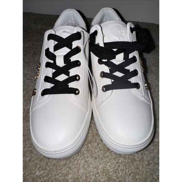 NEW Karl Lagerfeld White Women's Pins Leather Sneaker SZ 5.5 - Picture 3 of 3